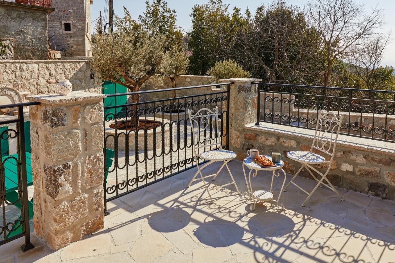 Chateau Du Soleil Villas Tivat Exterior photo