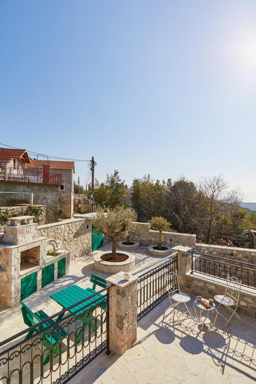 Chateau Du Soleil Villas Tivat Exterior photo