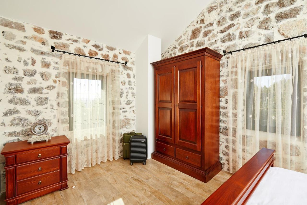 Chateau Du Soleil Villas Tivat Exterior photo
