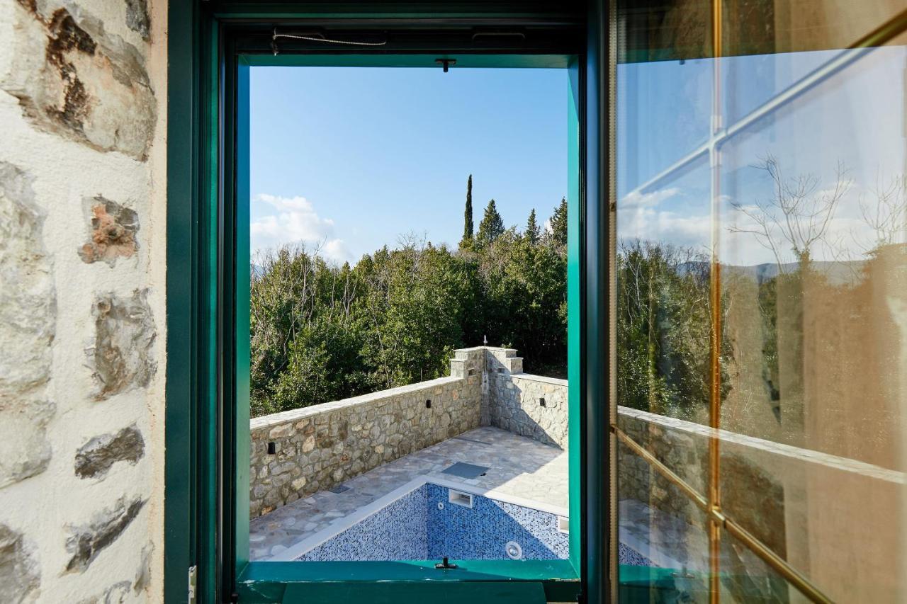 Chateau Du Soleil Villas Tivat Exterior photo