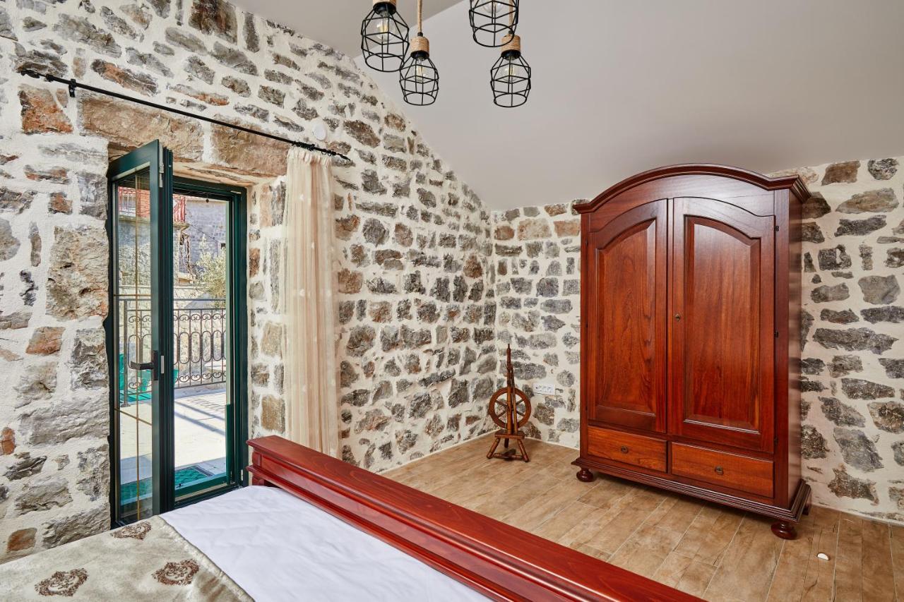 Chateau Du Soleil Villas Tivat Exterior photo