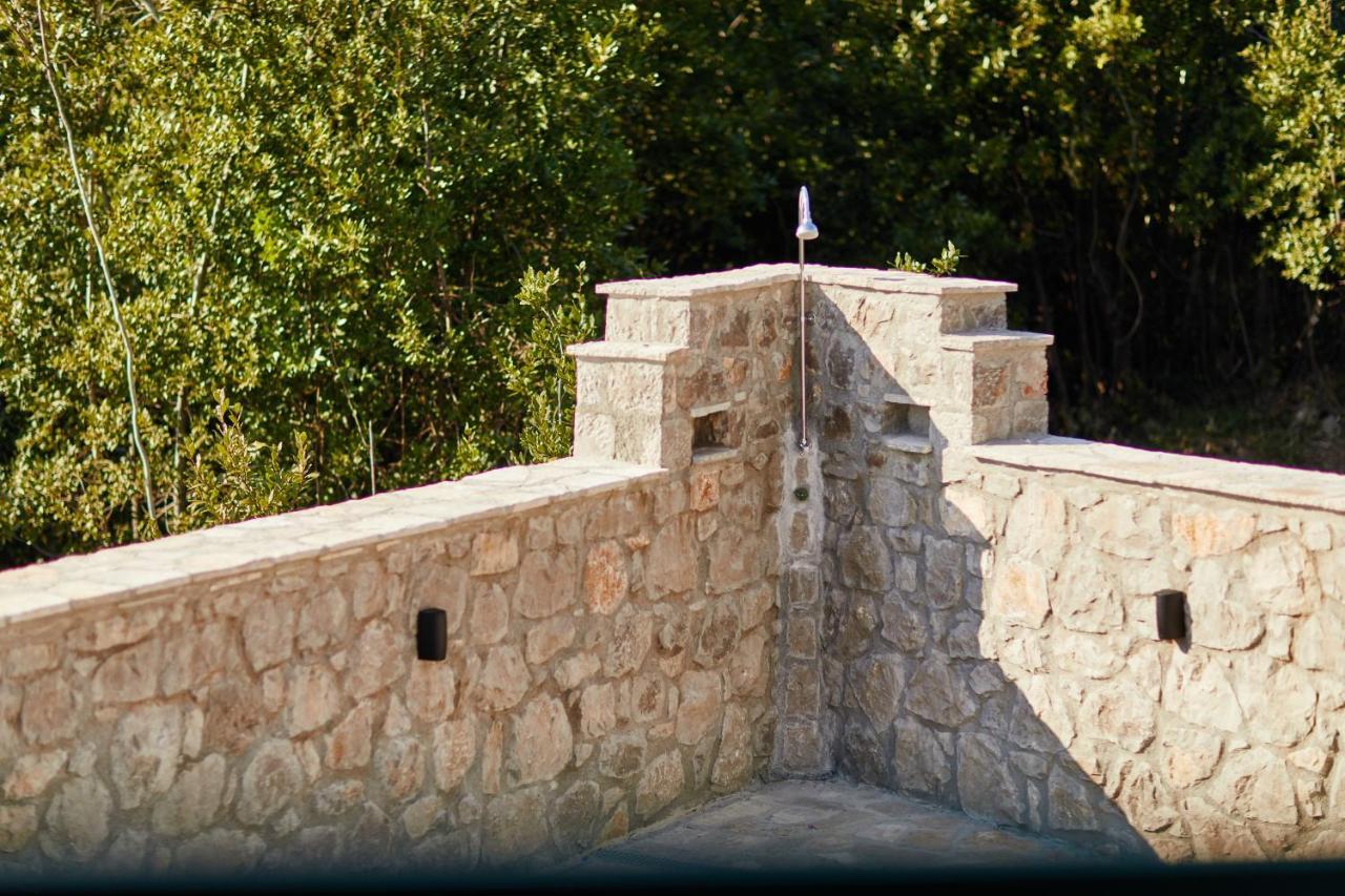 Chateau Du Soleil Villas Tivat Exterior photo