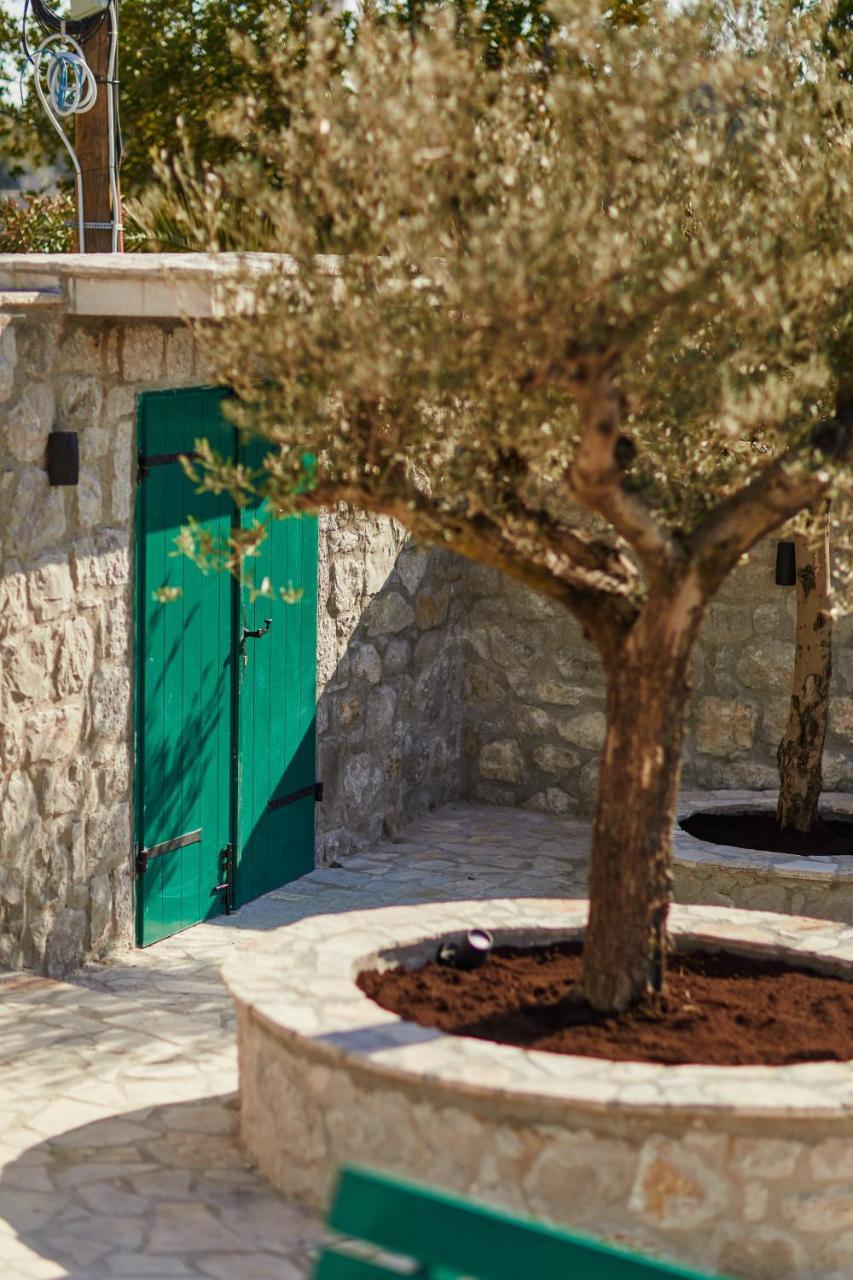 Chateau Du Soleil Villas Tivat Exterior photo