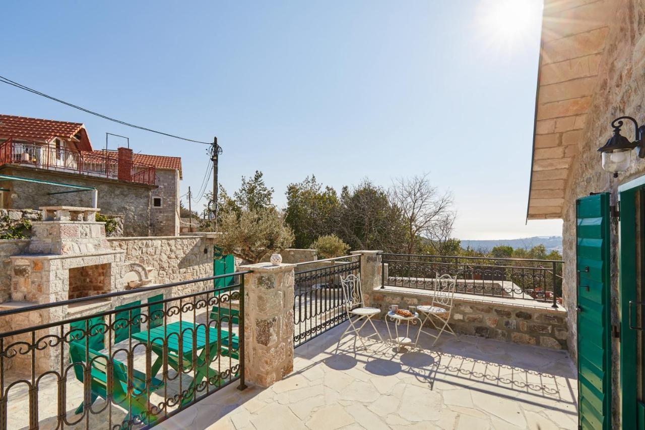 Chateau Du Soleil Villas Tivat Exterior photo