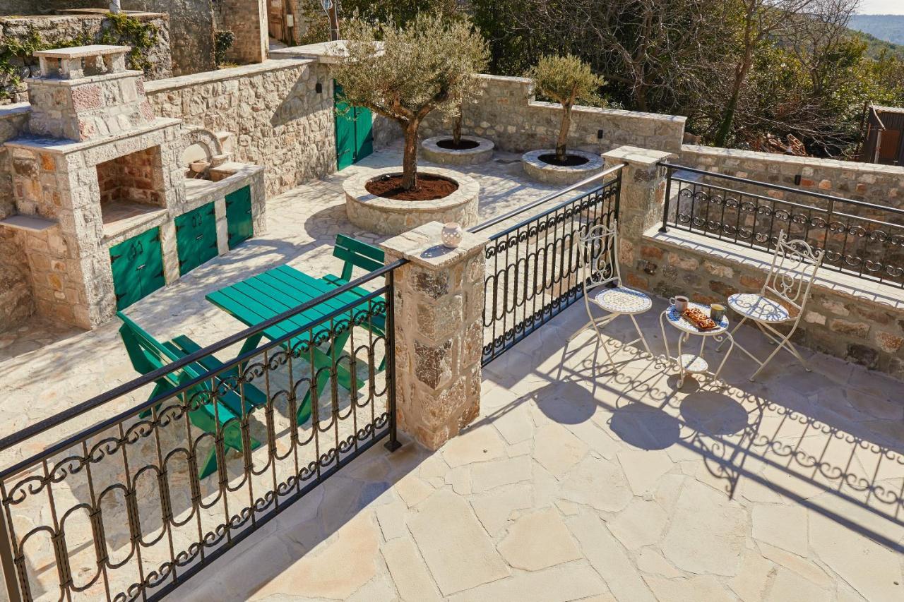 Chateau Du Soleil Villas Tivat Exterior photo