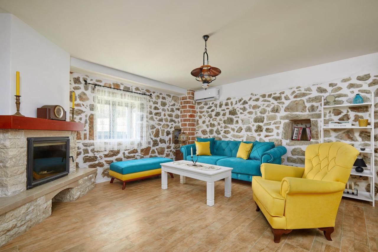 Chateau Du Soleil Villas Tivat Exterior photo