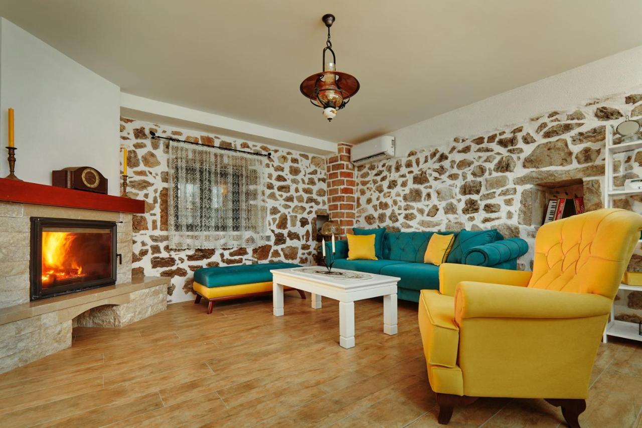 Chateau Du Soleil Villas Tivat Exterior photo