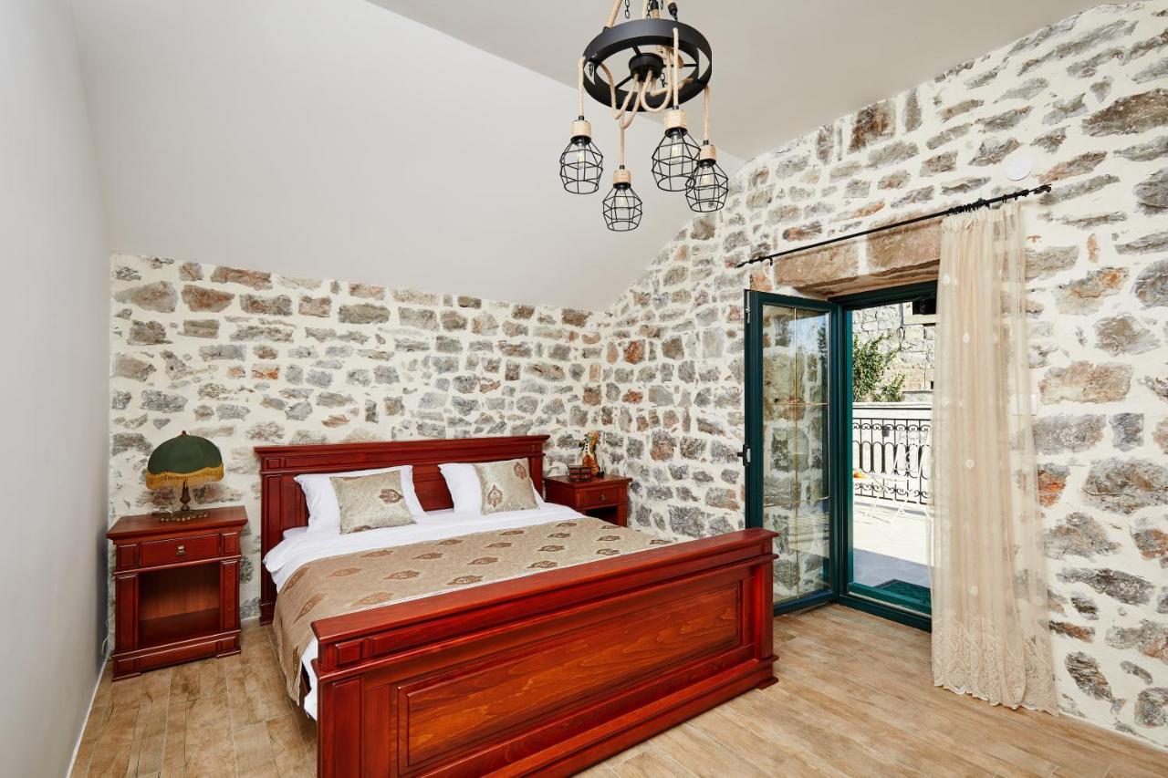 Chateau Du Soleil Villas Tivat Exterior photo