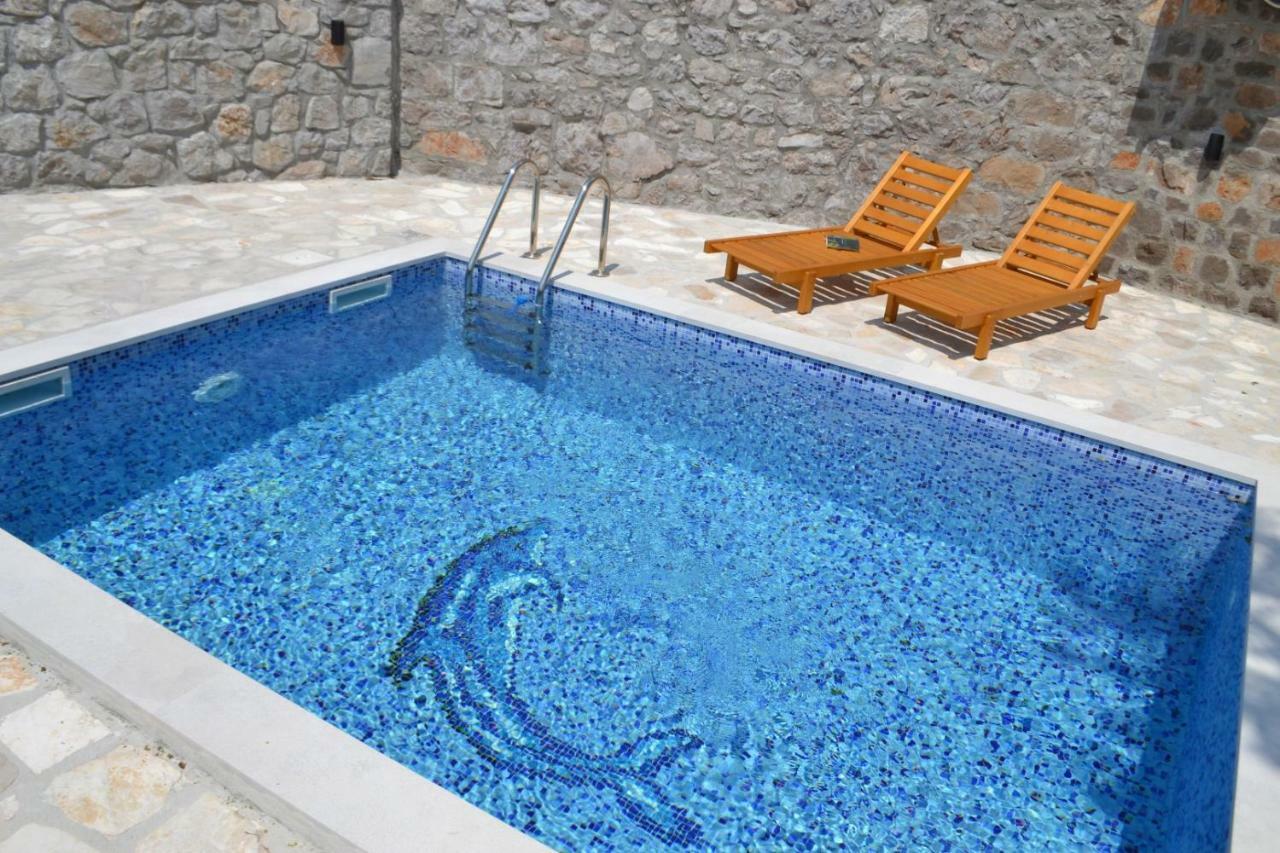 Chateau Du Soleil Villas Tivat Exterior photo