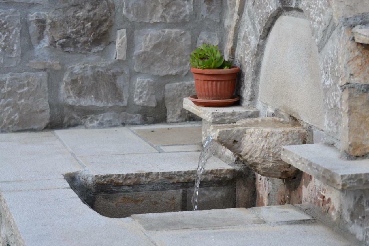Chateau Du Soleil Villas Tivat Exterior photo