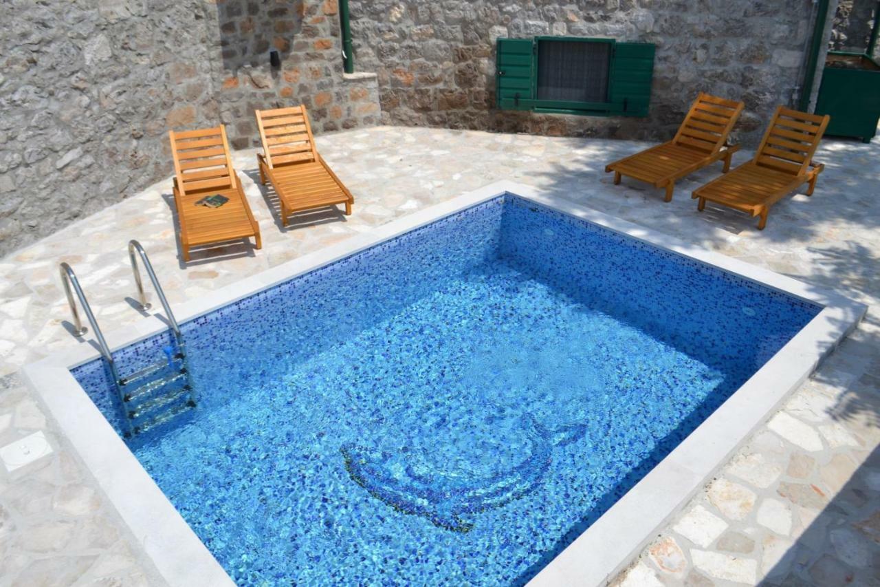 Chateau Du Soleil Villas Tivat Exterior photo