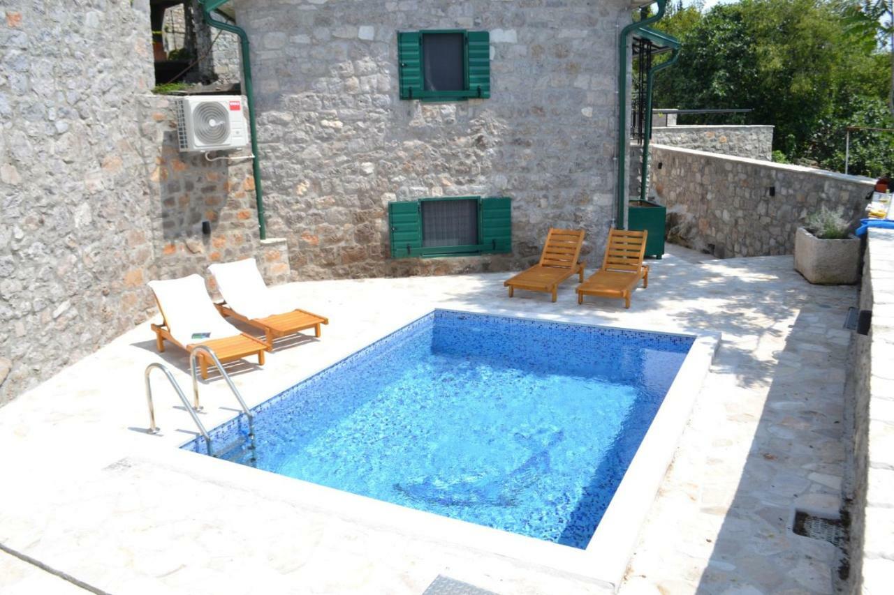 Chateau Du Soleil Villas Tivat Exterior photo