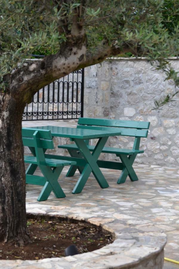 Chateau Du Soleil Villas Tivat Exterior photo