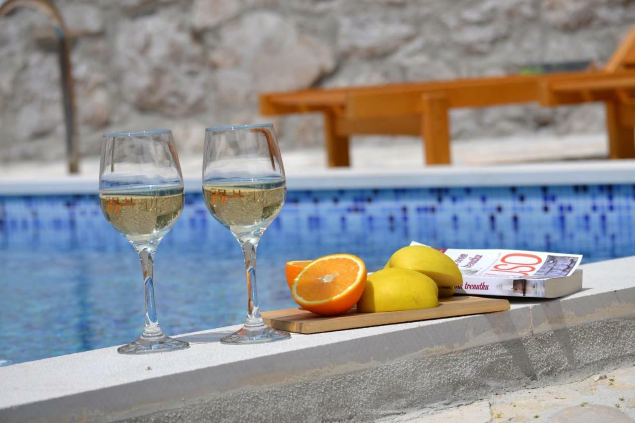 Chateau Du Soleil Villas Tivat Exterior photo
